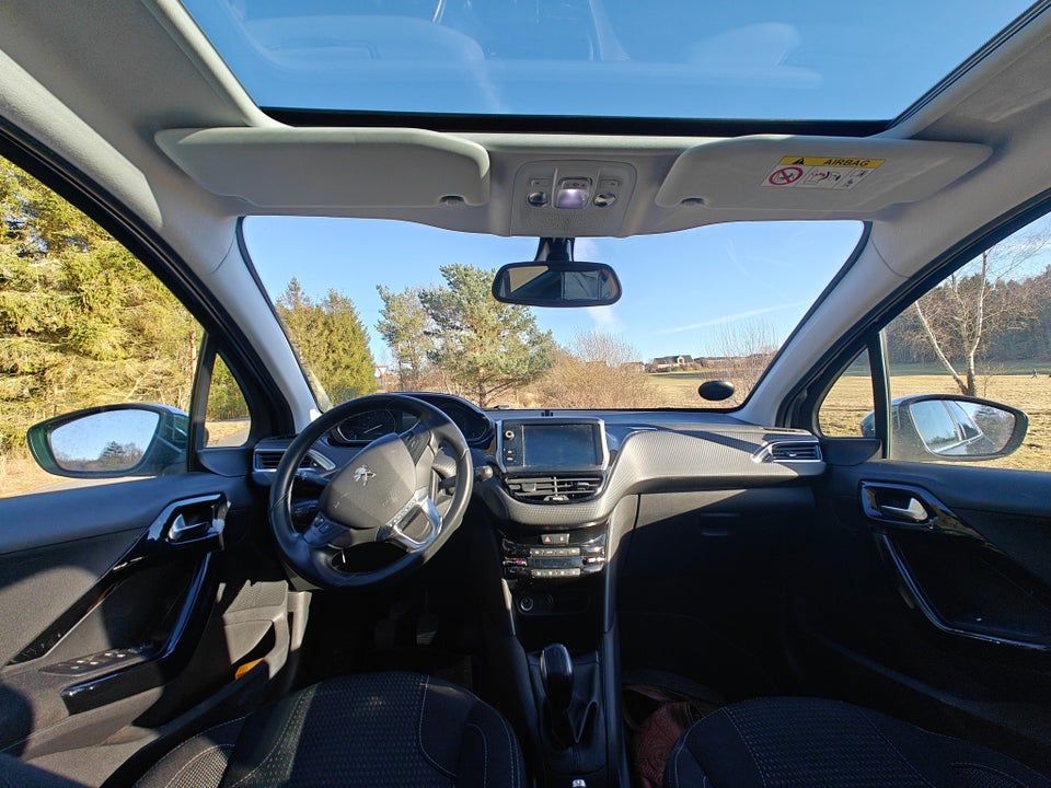 Peugeot 208 1,2 PureTech 82 Allure Sky 5d