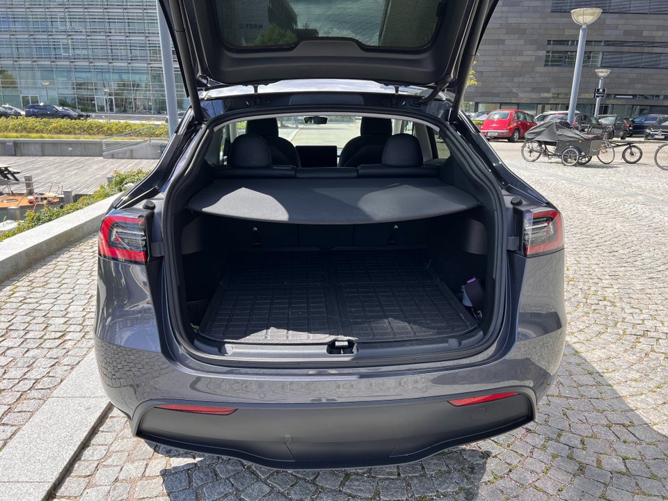 Tesla Model Y Long Range AWD 5d