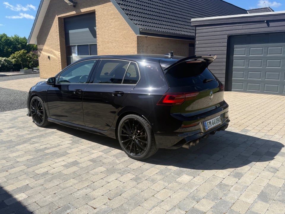 VW Golf VIII 2,0 R DSG 4Motion 5d