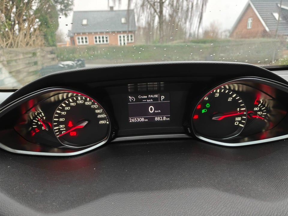 Peugeot 308 1,6 BlueHDi 120 Allure Sky SW EAT6 5d