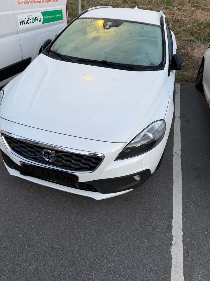 Volvo V40 CC 2,0 D3 150 Momentum 5d