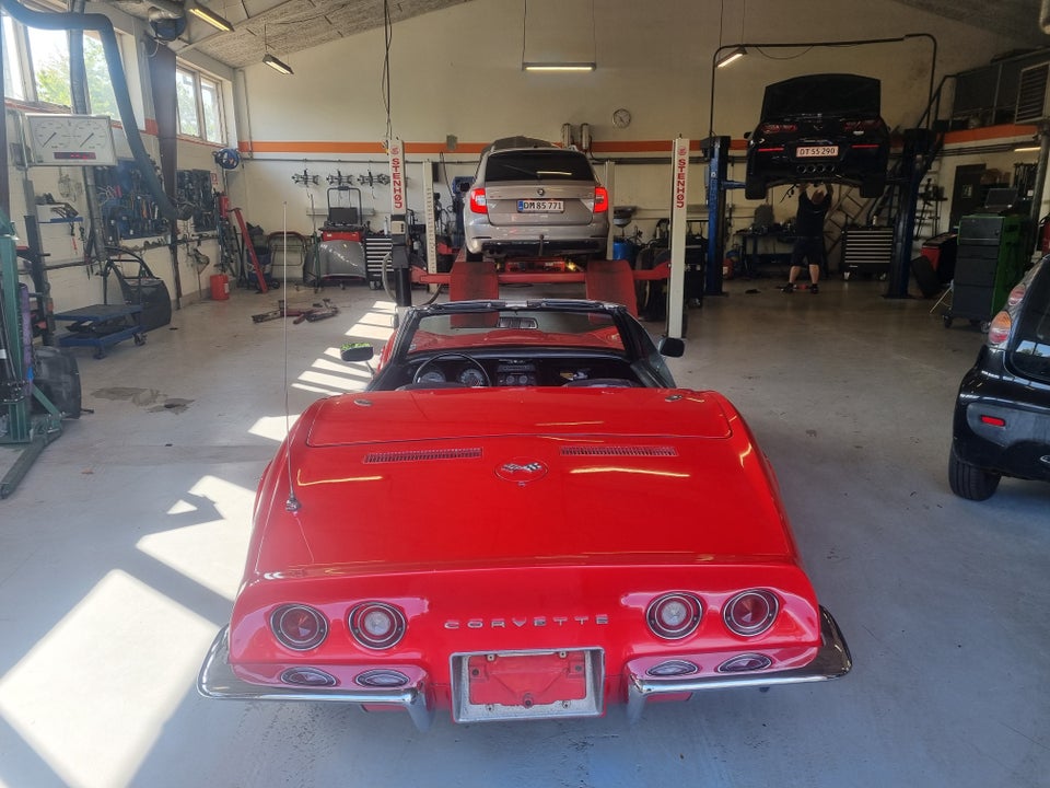 Chevrolet Corvette Convertible 2d