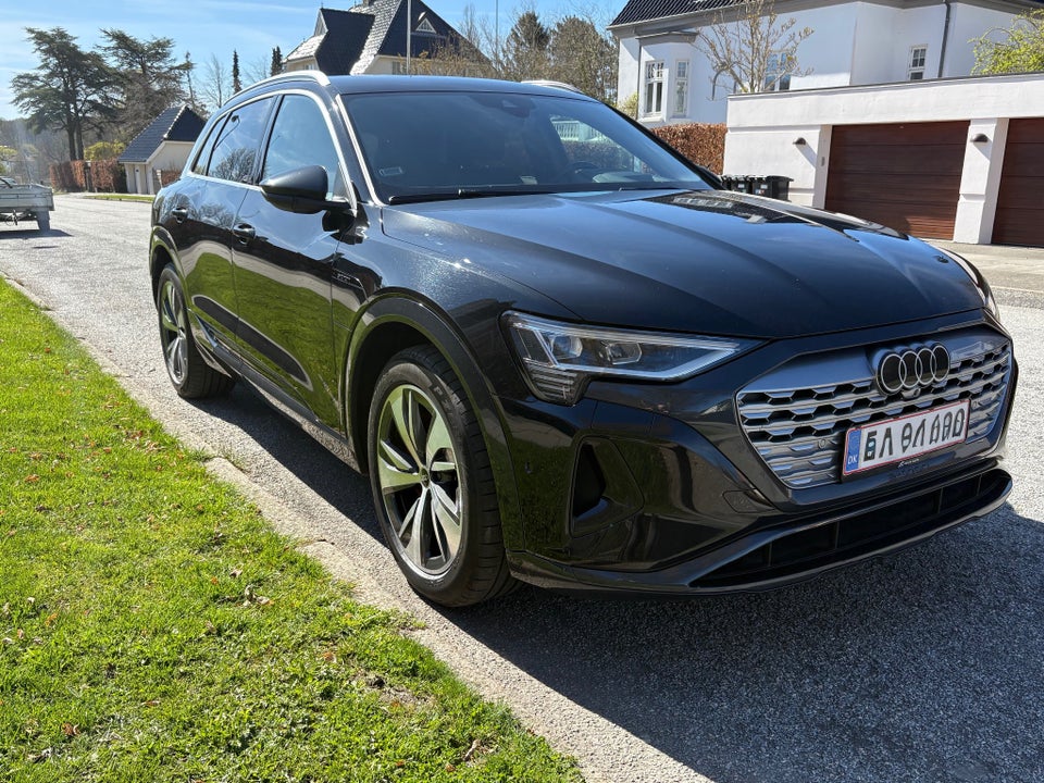 Audi Q8 e-tron 55 Advanced quattro 5d