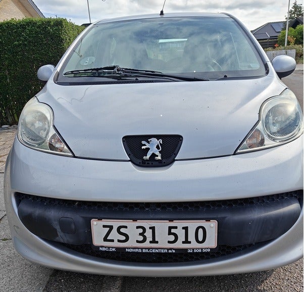 Peugeot 107 1,0 Urban 5d