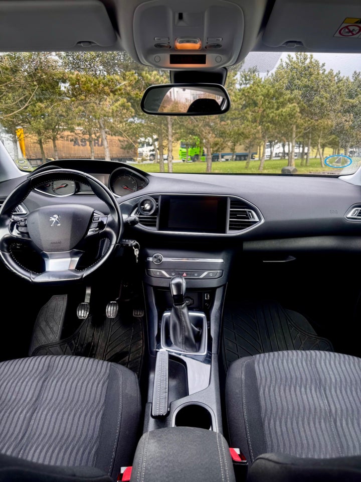 Peugeot 308 1,2 e-THP 110 Active 5d