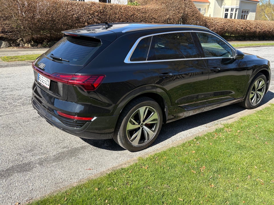 Audi Q8 e-tron 55 Advanced quattro 5d