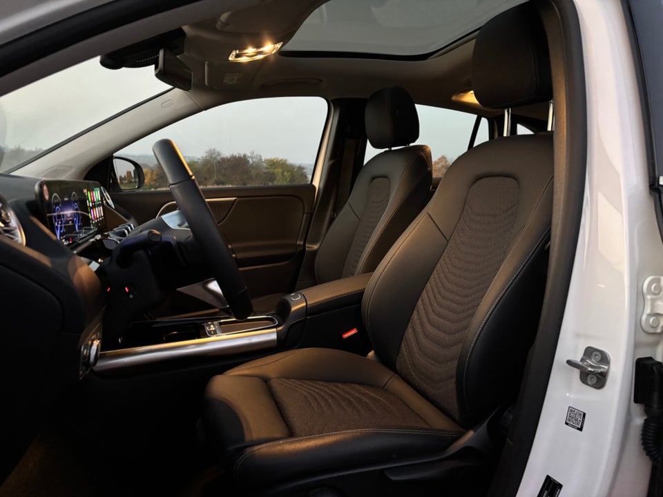 Mercedes EQA300 Progressive 4Matic 5d