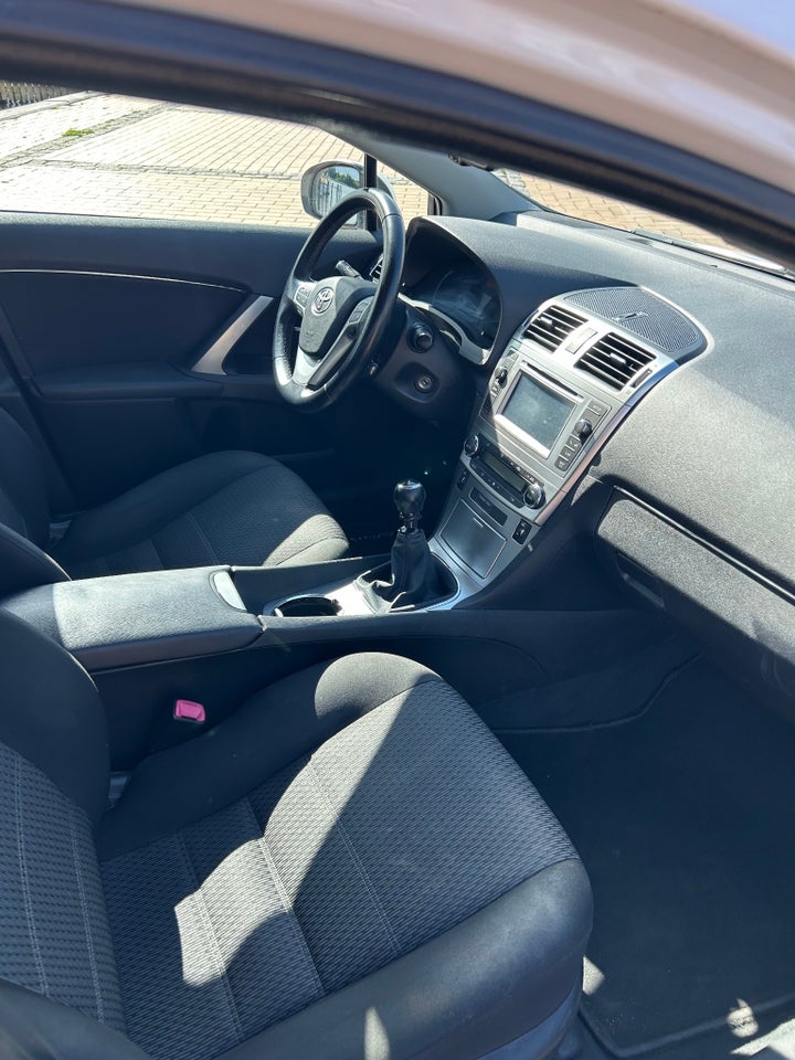 Toyota Avensis 2,0 D-4D T1 stc. 5d