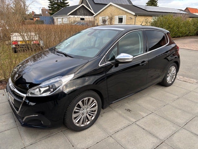 Peugeot 208 1,2 VTi 82 Selection Sky 5d