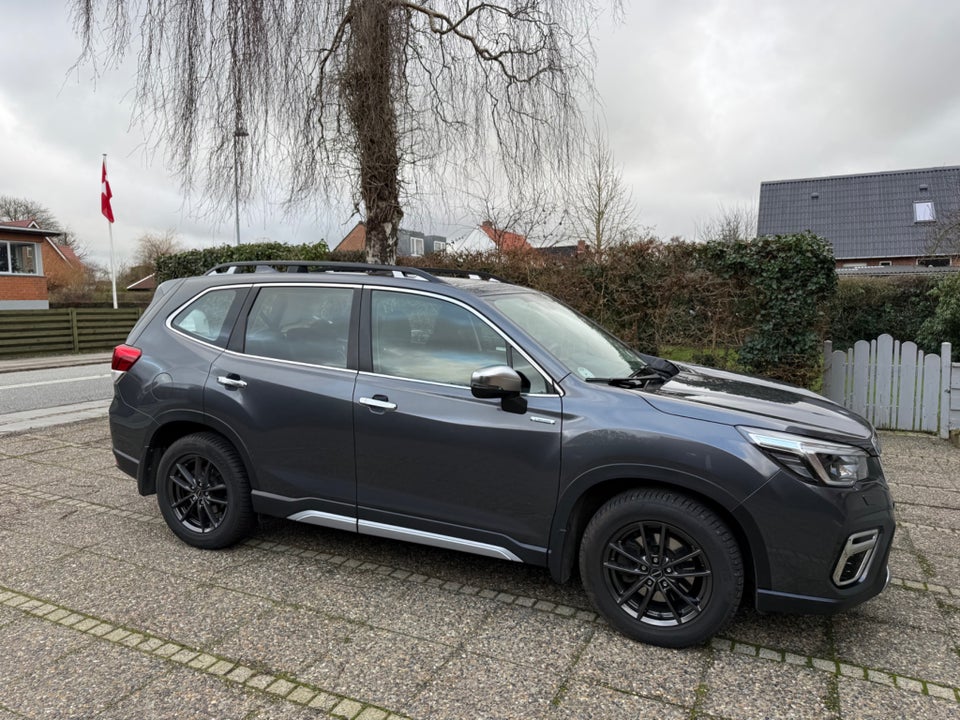 Subaru Forester 2,0 e-Boxer Active L-tr. 5d