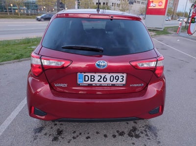 Toyota Yaris 1,5 Hybrid H2 Premium e-CVT Benzin aut. Automatgear modelår 2018 km 49000 Rød ABS airba