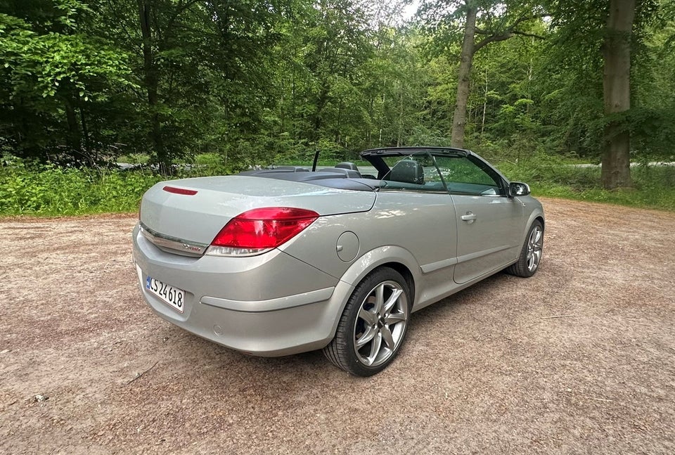 Opel Astra 2,0 Turbo TwinTop 2d