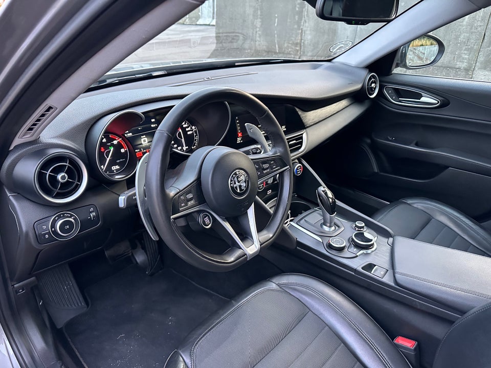 Alfa Romeo Giulia 2,2 JTD 180 Super aut. 4d