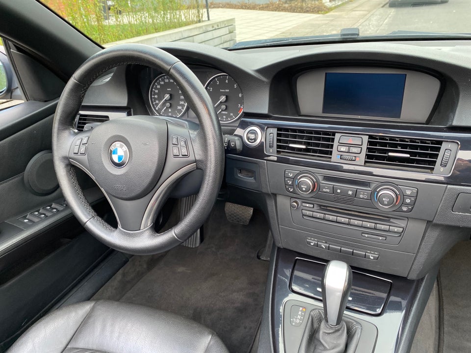 BMW 320i 2,0 Cabriolet Steptr. 2d