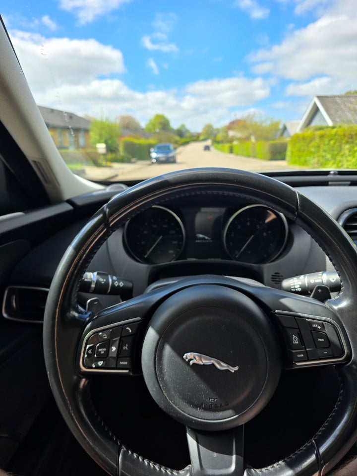 Jaguar XE 2,0 P200 Prestige aut. 4d