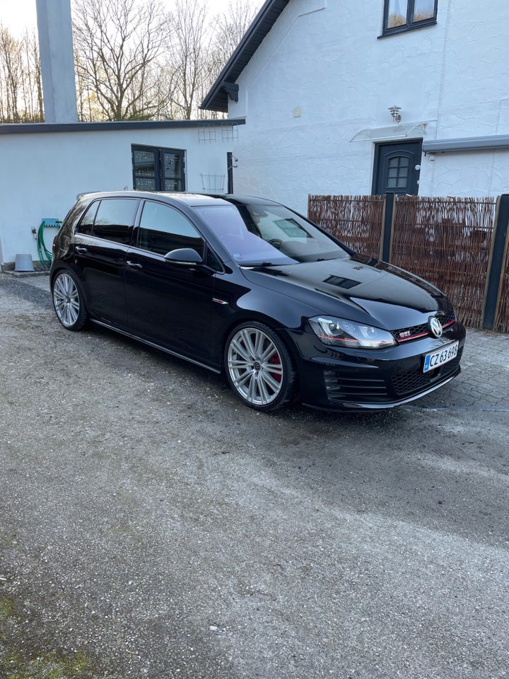 VW Golf VII 2,0 GTi Performance DSG BMT 5d