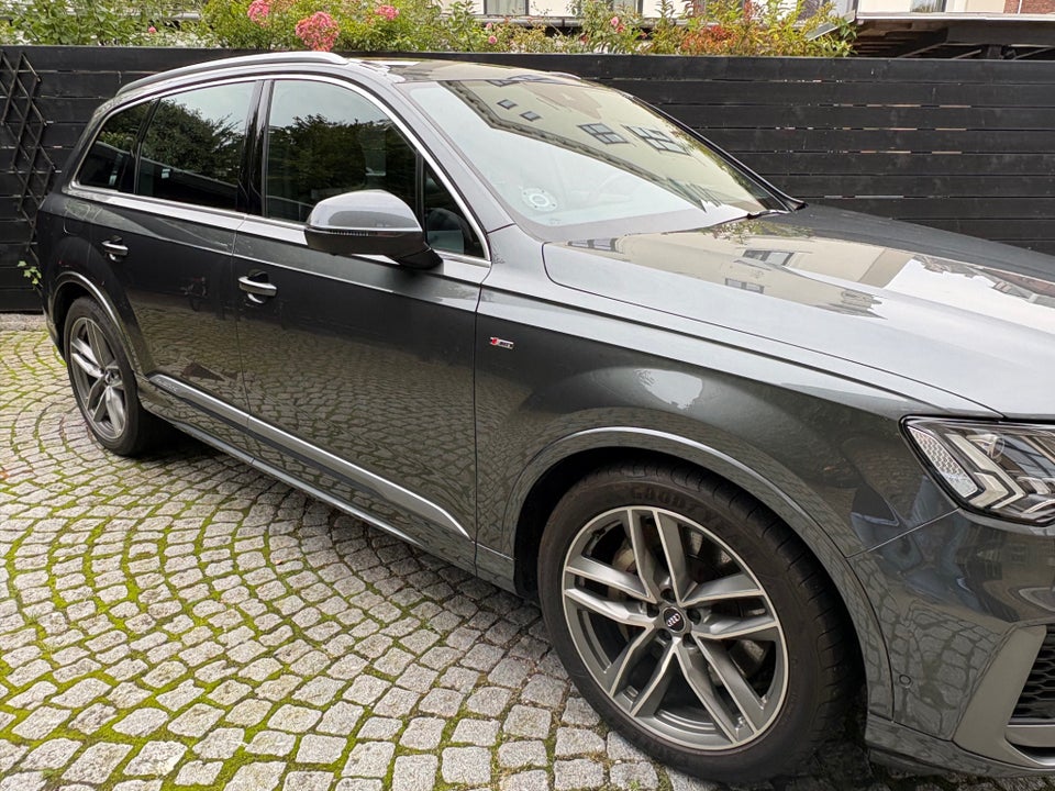 Audi Q7 55 TFSi e S-line quattro Tiptr. 5d