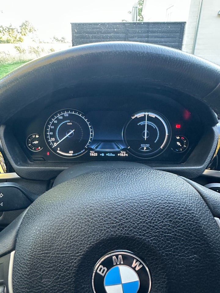 BMW 320i 2,0 Touring Executive aut. 5d