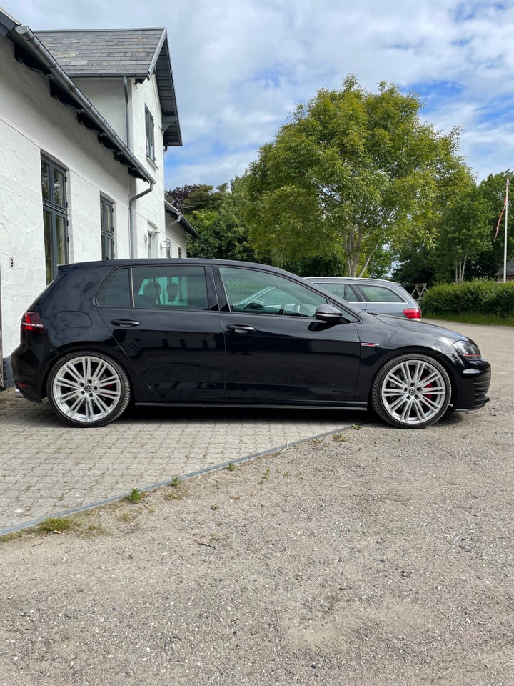 VW Golf VII 2,0 GTi Performance DSG BMT 5d