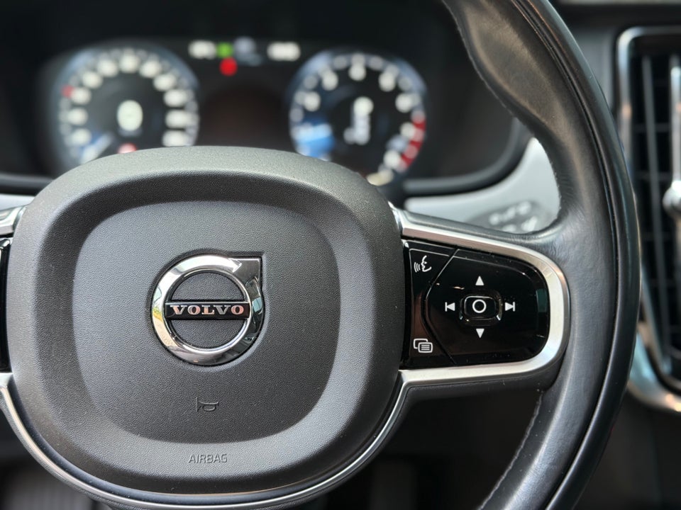 Volvo V90 2,0 T5 254 Momentum aut. 5d