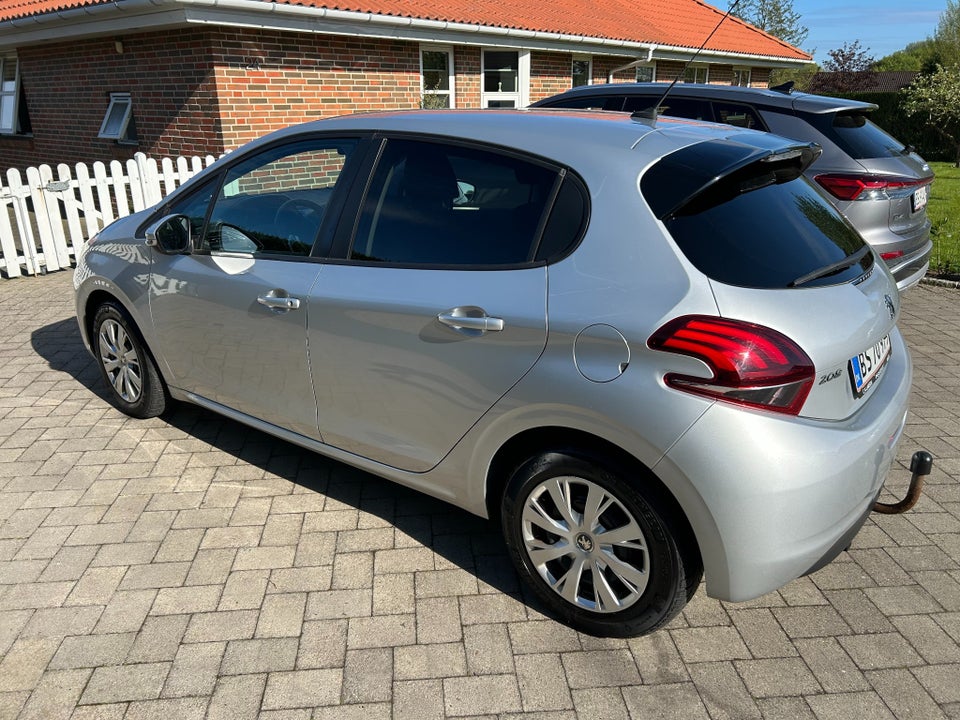 Peugeot 208 1,6 BlueHDi 100 Envy+ 5d