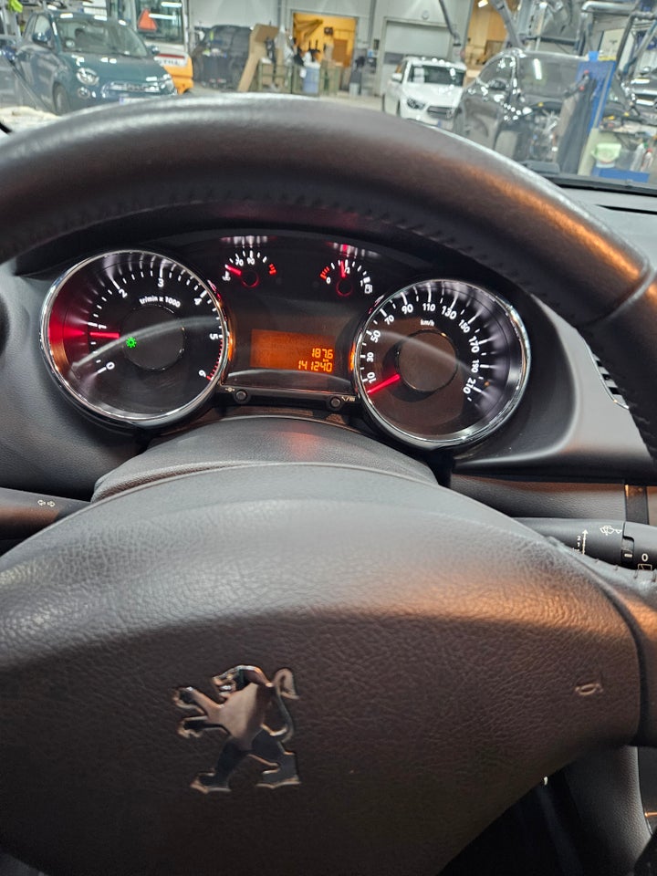 Peugeot 3008 1,6 HDi 110 Premium Cool 5d