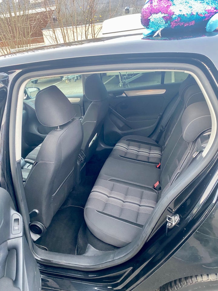 VW Golf VI 1,6 TDi 105 Match Variant BMT 5d