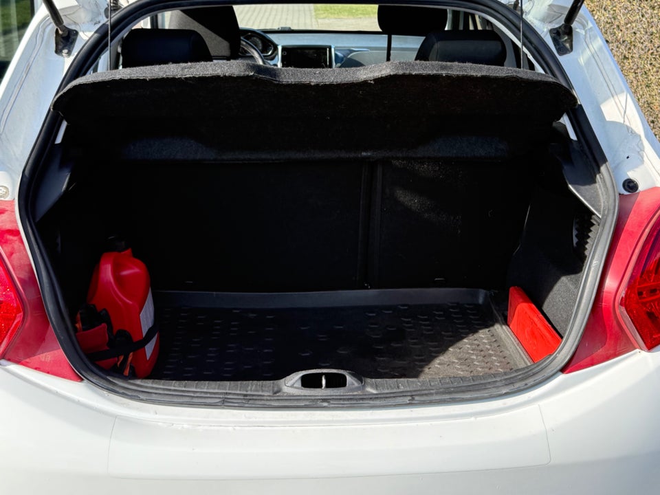 Peugeot 208 1,2 VTi 82 Active Navigator 5d