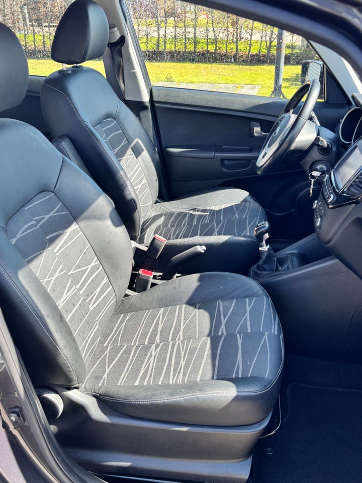 Kia Venga 1,4 CVVT Limited 5d