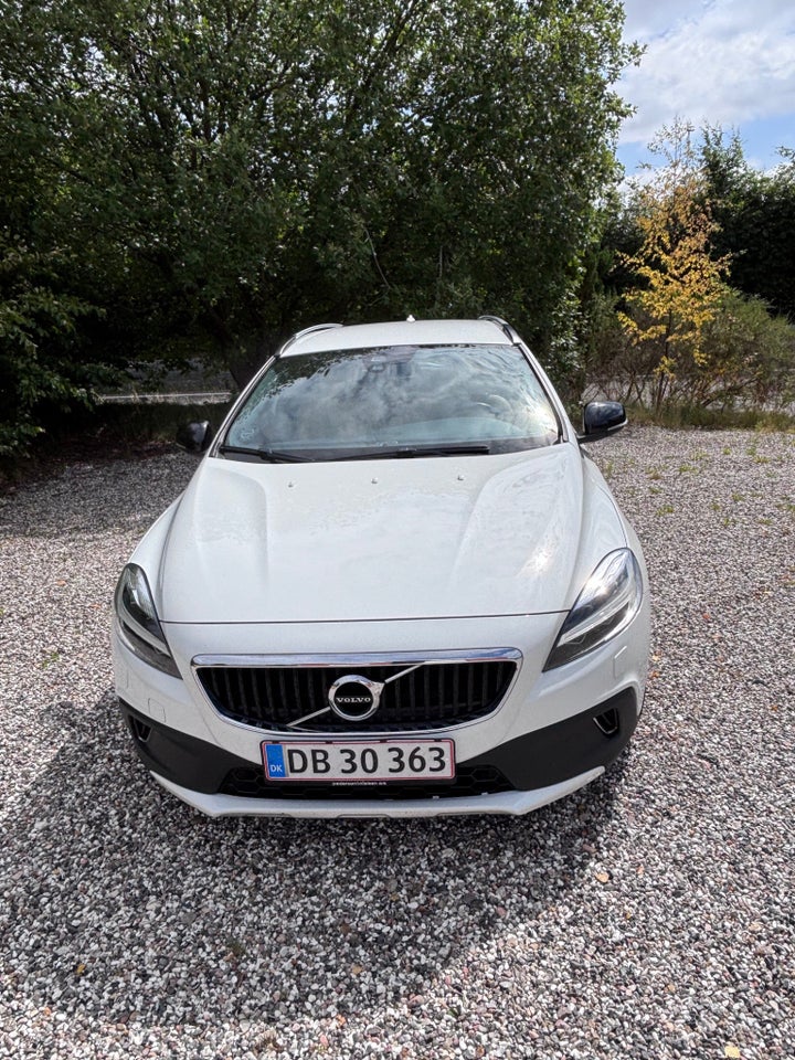 Volvo V40 CC 2,0 T3 152 Momentum 5d