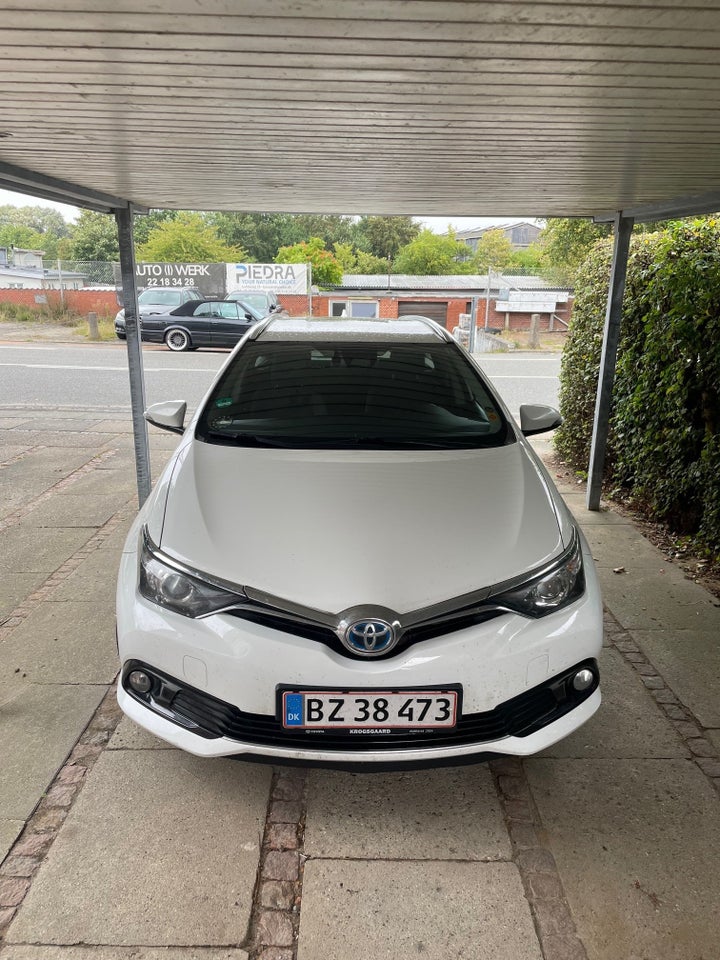 Toyota Auris 1,8 Hybrid H2 Comfort Touring Sports CVT 5d