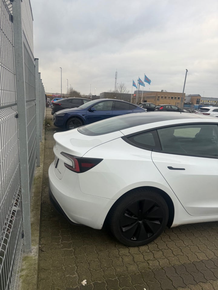 Tesla Model 3 Long Range AWD 4d