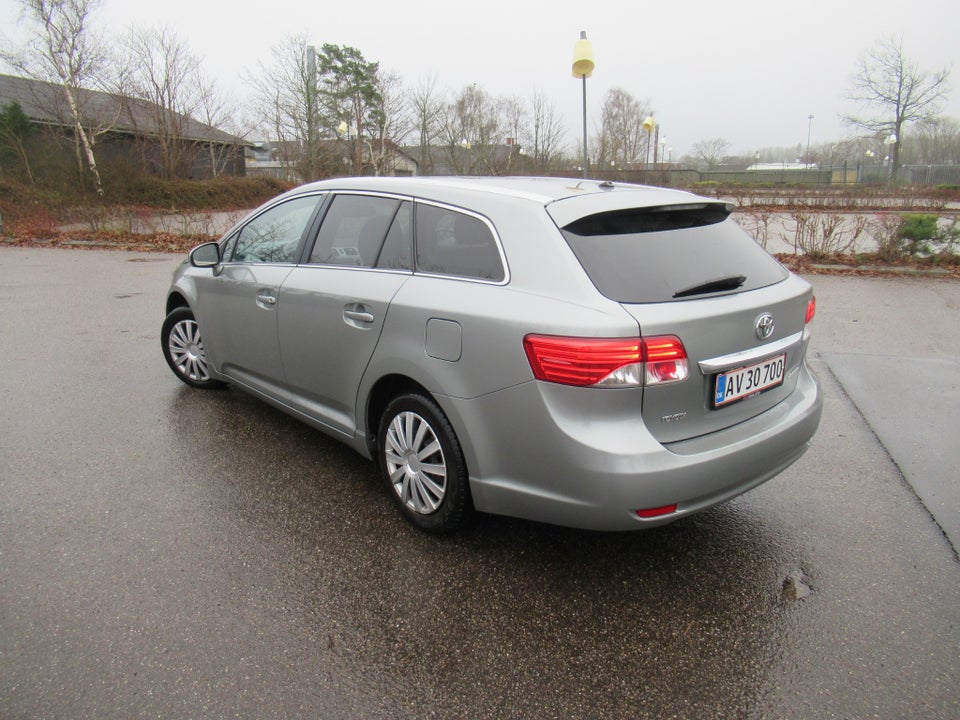 Toyota Avensis 1,8 VVT-i T2 Premium stc. 5d