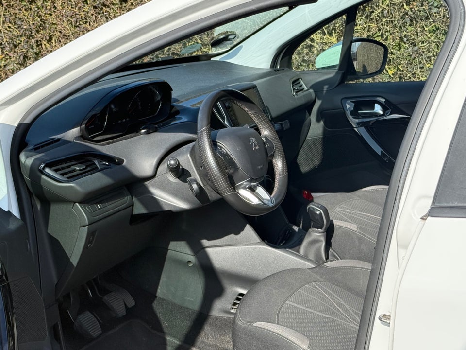 Peugeot 208 1,2 VTi 82 Active Navigator 5d