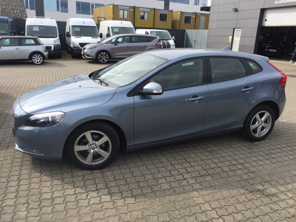 Volvo V40 2,0 D2 120 Kinetic 5d