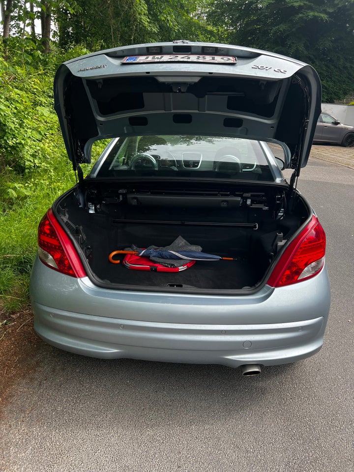 Peugeot 207 1,6 VTi CC 2d