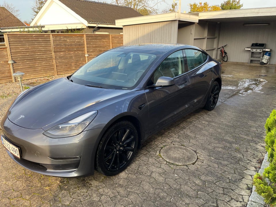 Tesla Model 3 Long Range AWD 4d