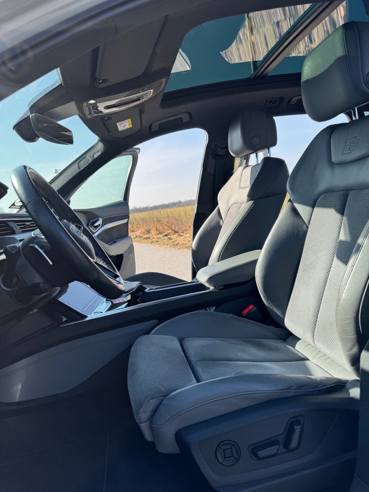 Audi e-tron 55 S-line quattro 5d