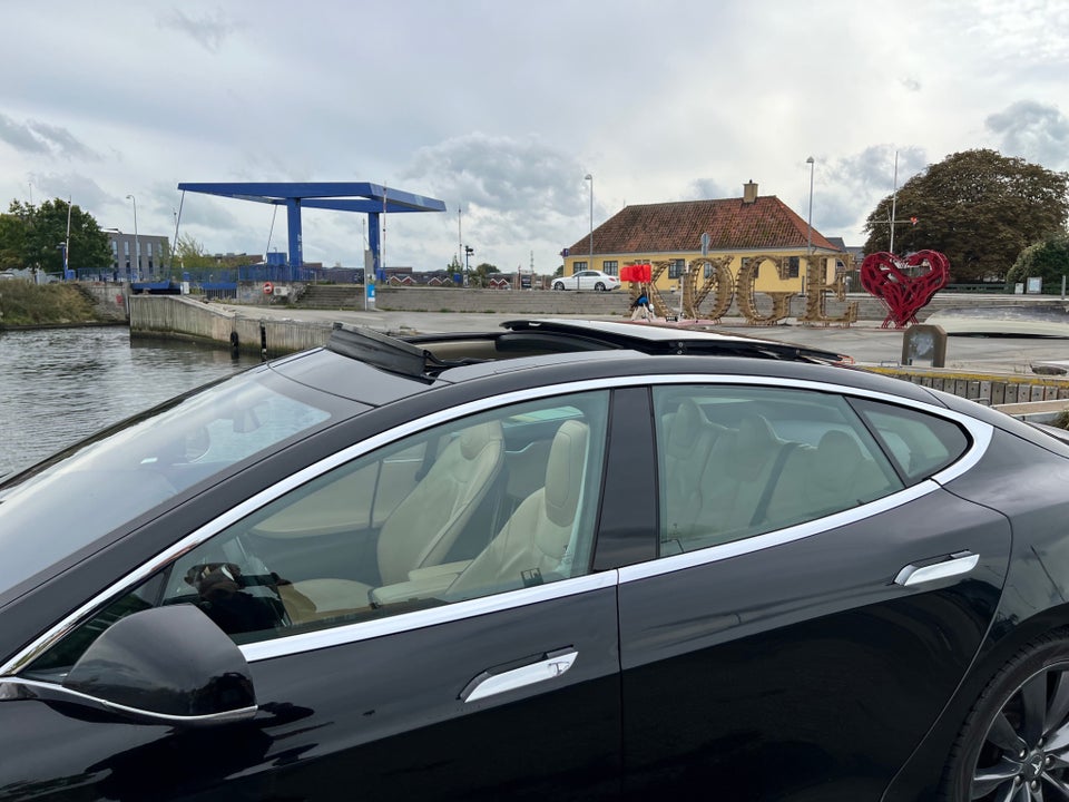 Tesla Model S P85+ 5d