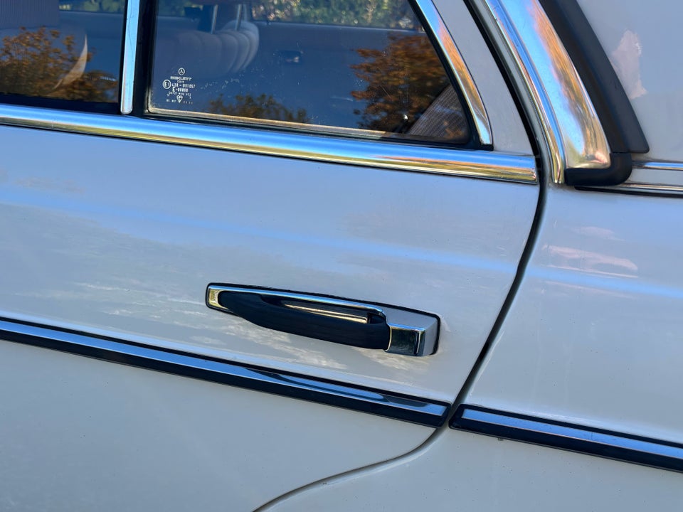 Mercedes 230 E 2,3 aut. 4d
