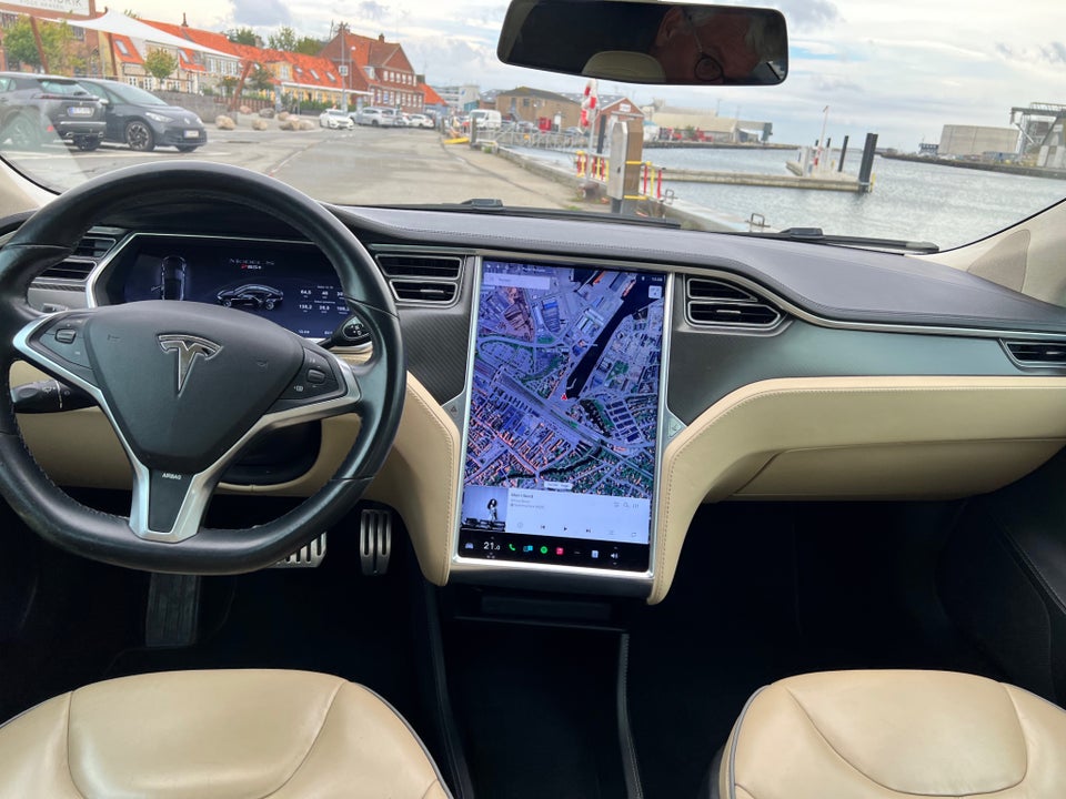 Tesla Model S P85+ 5d