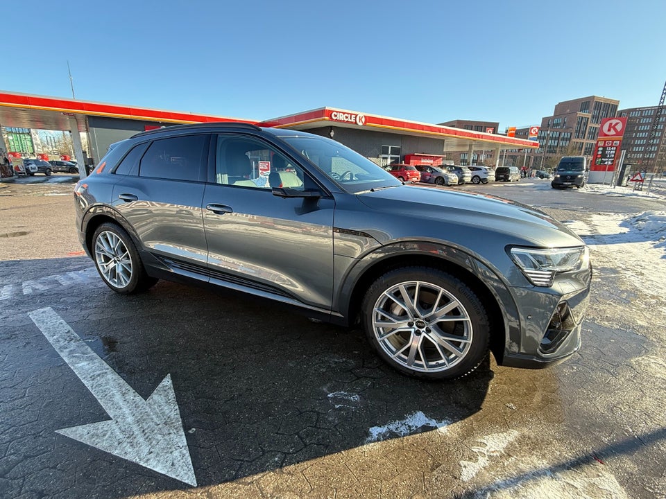 Audi e-tron 55 S-line Prestige quattro 5d