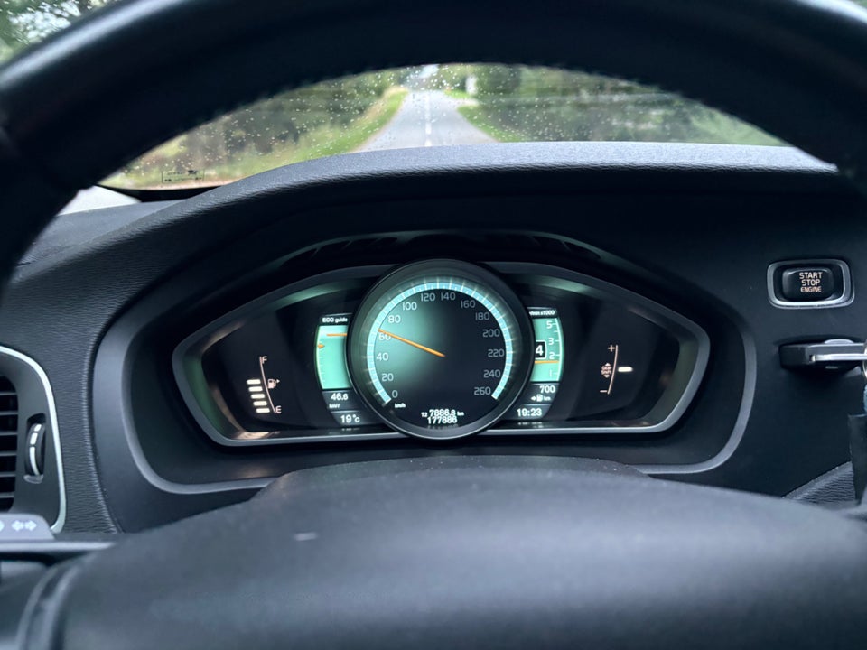 Volvo V40 2,0 D3 150 Kinetic 5d