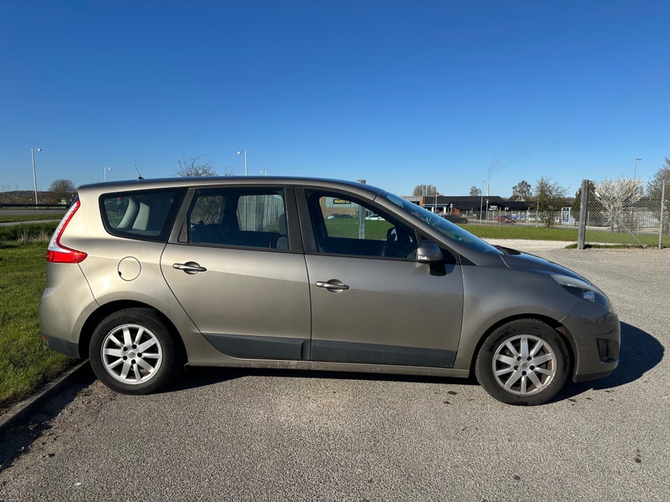 Renault Grand Scenic III 1,6 16V Expression 5d