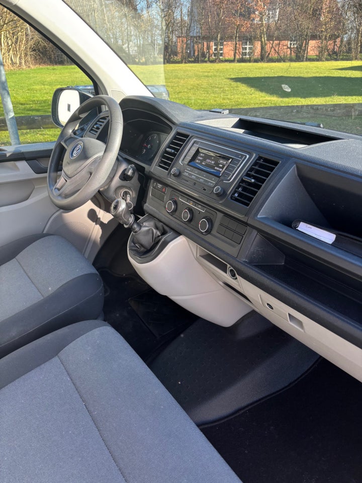 VW Transporter 2,0 TDi 102 Kassevogn kort