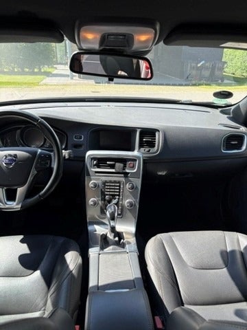 Volvo V60 CC 2,0 D4 190 Momentum aut. 5d