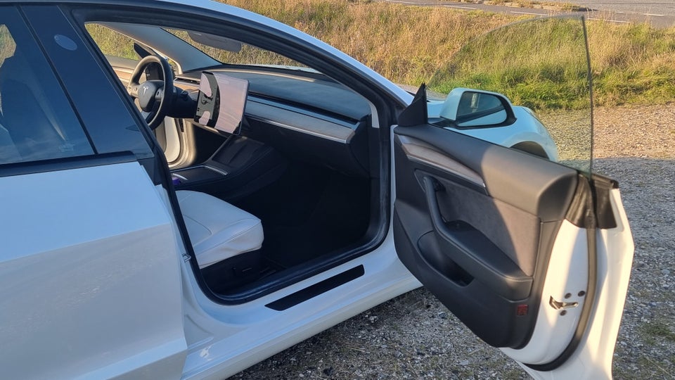 Tesla Model 3 Standard Range+ RWD 4d