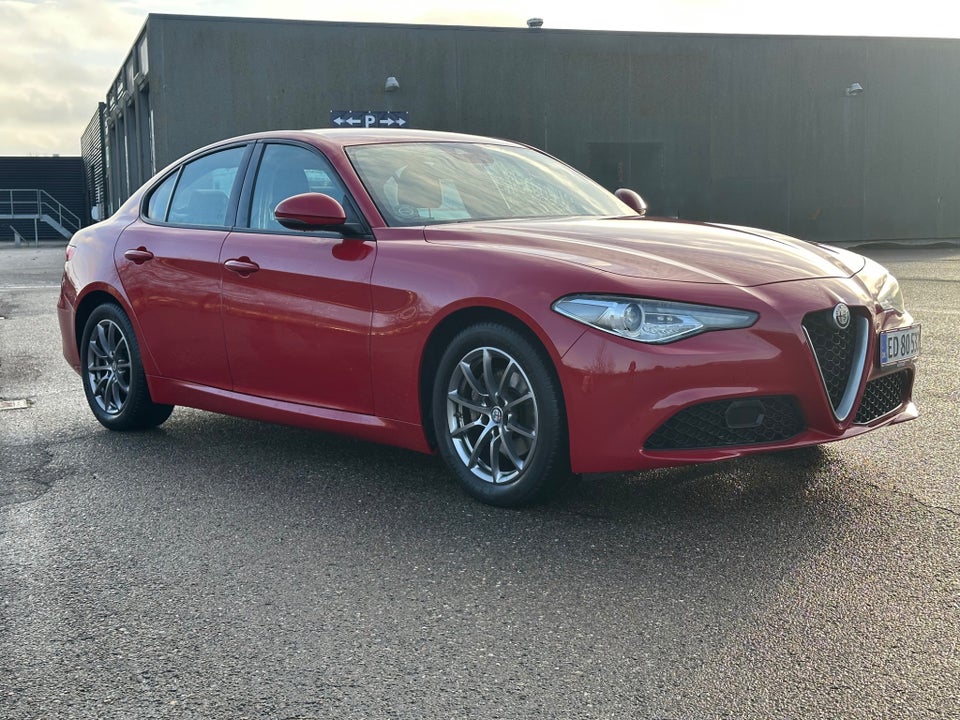 Alfa Romeo Giulia 2,0 T 200 Super aut. 4d