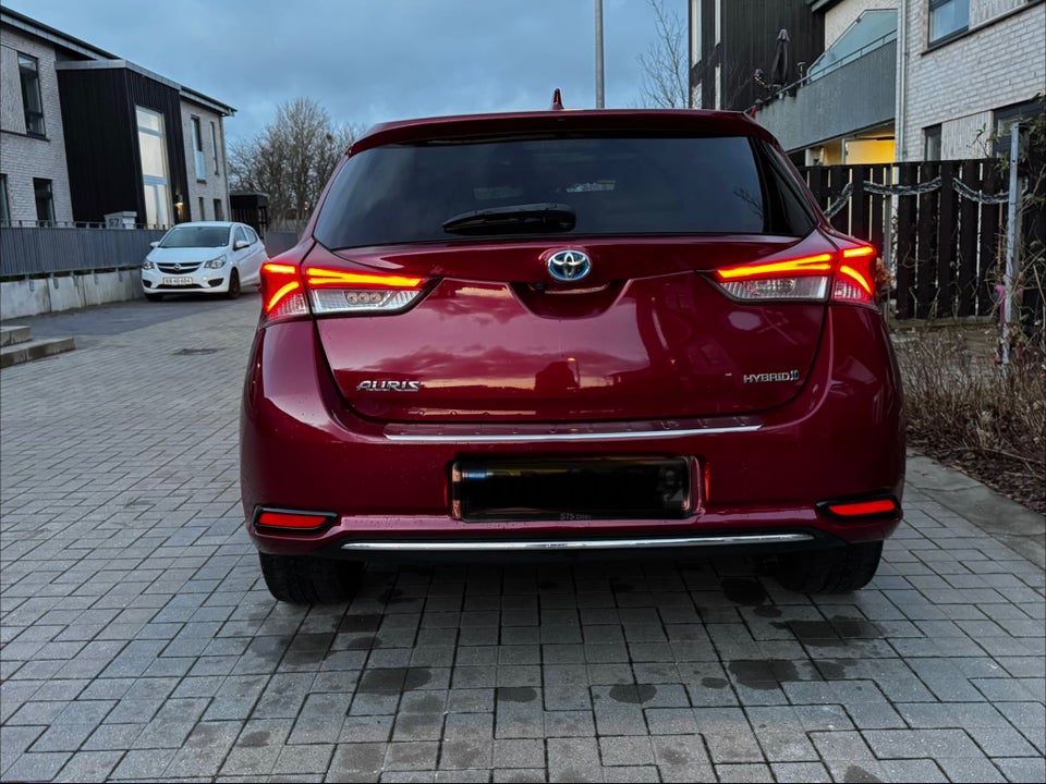 Toyota Auris 1,8 Hybrid H3 CVT Skyview 5d