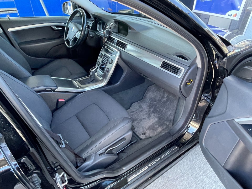Volvo V70 2,0 T5 240 Momentum aut. 5d